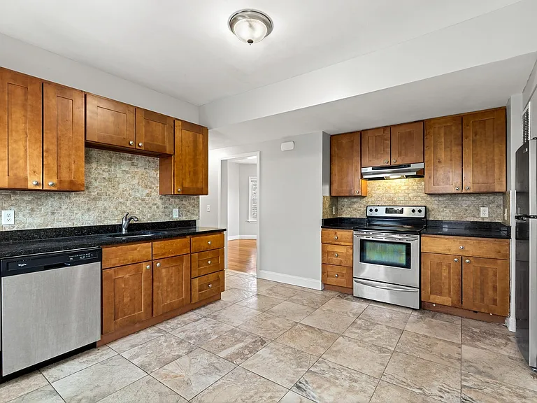 51 King St #3 — Photo 4
