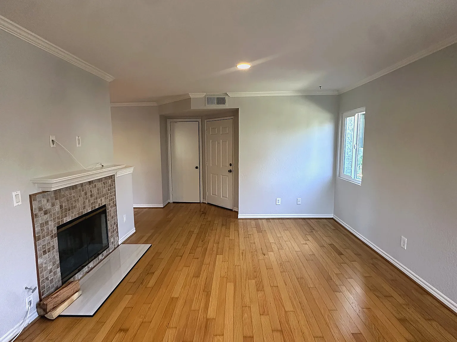 2 bed, 1130 sqft, $4,500 — Photo 2