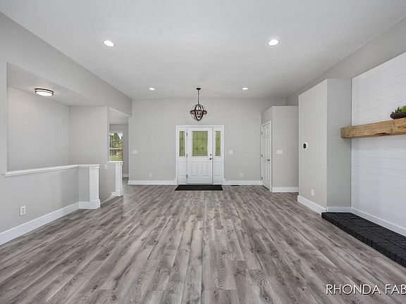 5th image of 9165 Stillwater Dr