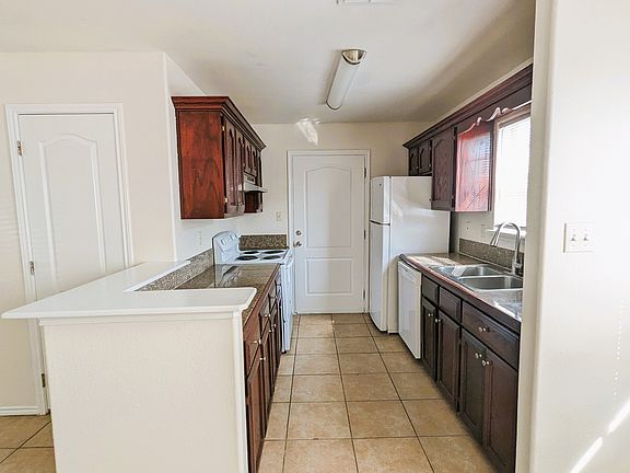 3rd image of 813 W Arroyo Park Ln #B
