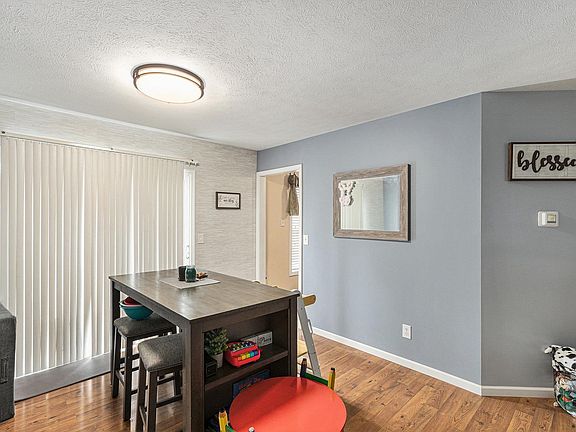 3rd image of 25027 Fairoaks Dr