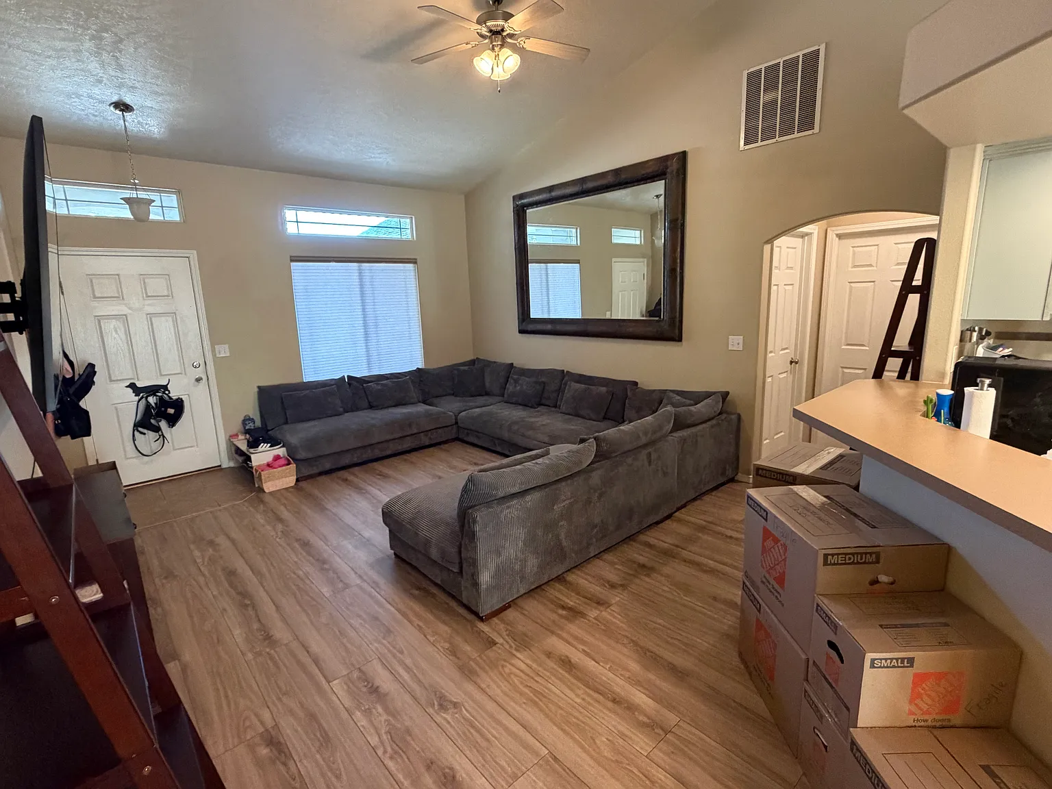 4 bed, 1435 sqft, $2,650 — Photo 4