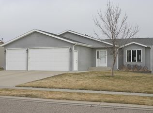 4524 Chamberlain Dr, Bismarck, ND 58503