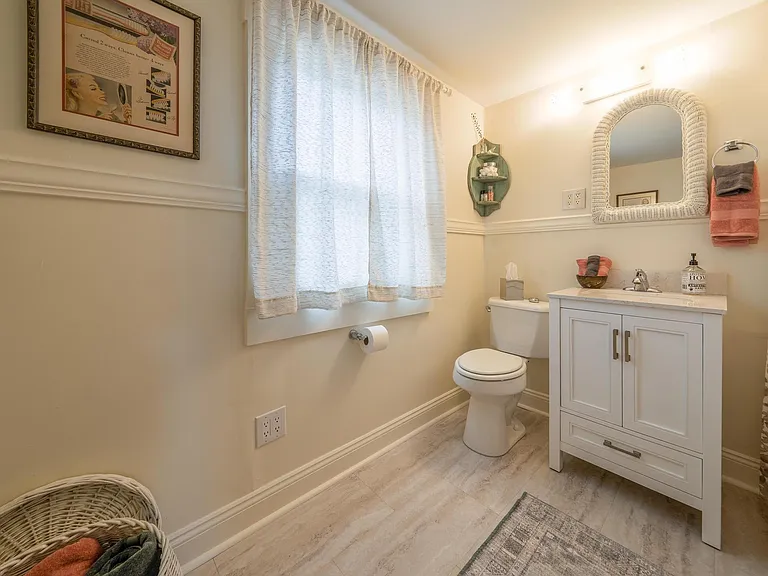 132 E Whittier St — Photo 14