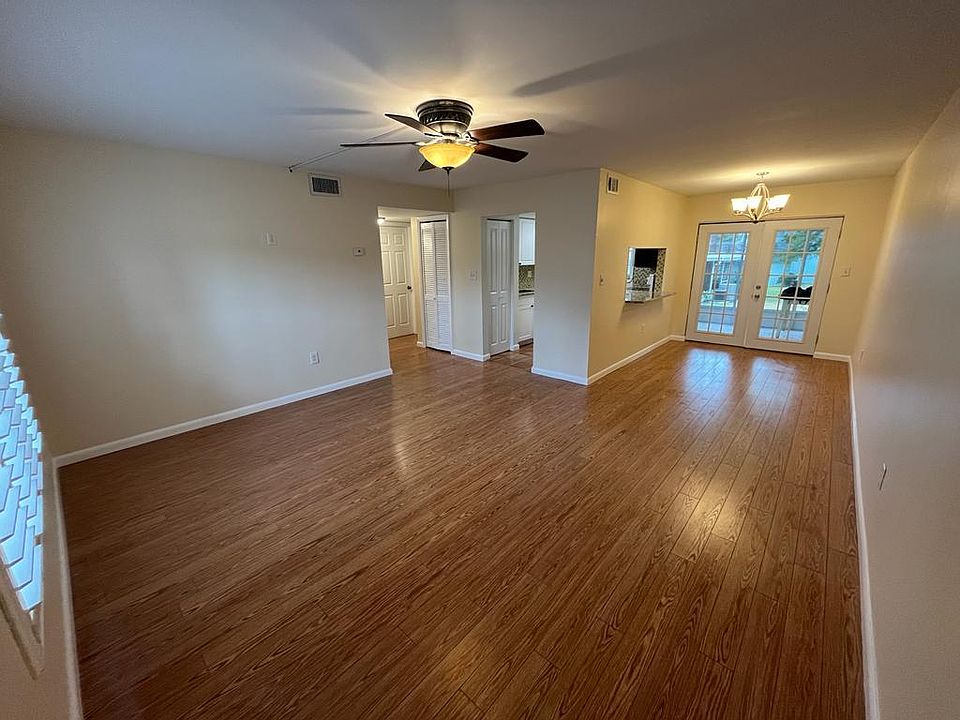 1st image of 2410 SE 16th Ave