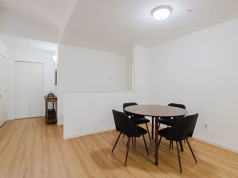Parkwood Court Apartments — Photo 42