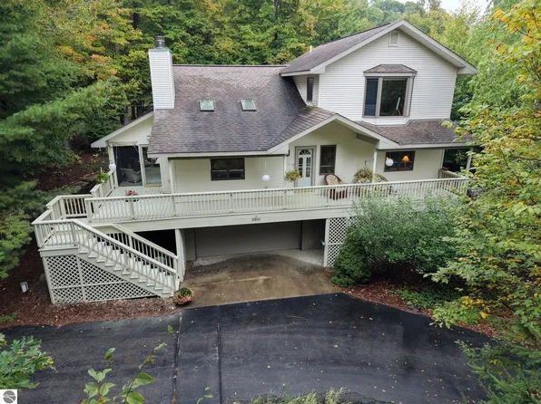 3300 W Trumbull Rd, Maple City, MI 49664