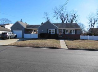 431 14th St, West Babylon, NY 11704