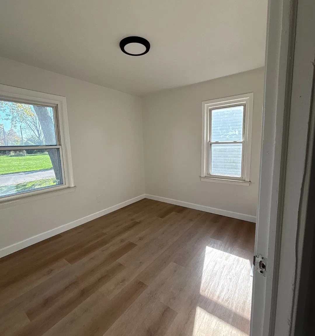 2 bed, 900 sqft, $1,300 — Photo 2