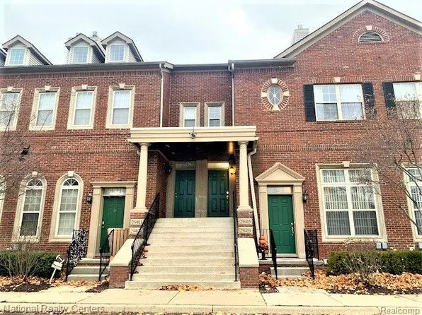 29411 Glen Oaks Blvd E, Farmington, MI