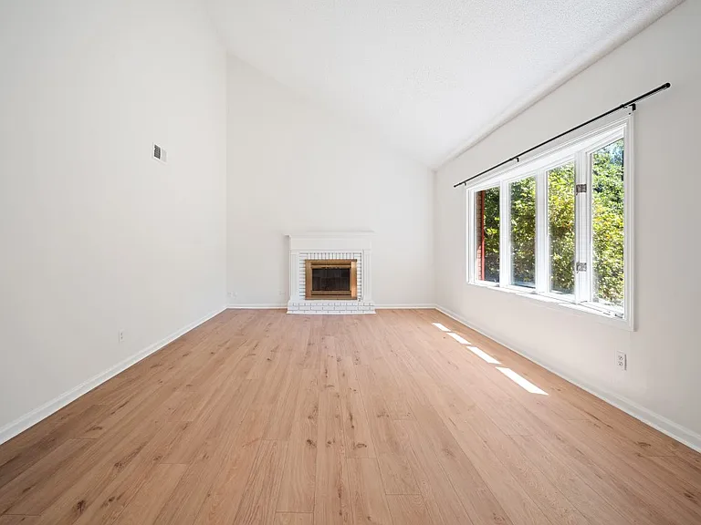 173 Willow Stream Ct — Photo 3