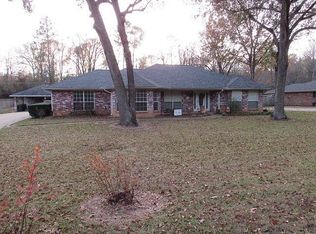 312 Fay Way Dr, Palestine, TX 75801