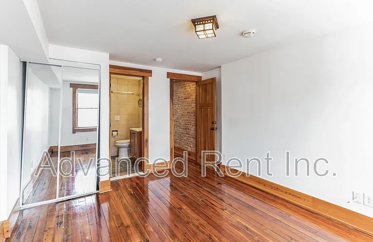 2802 E Fairmount Ave — Photo 16
