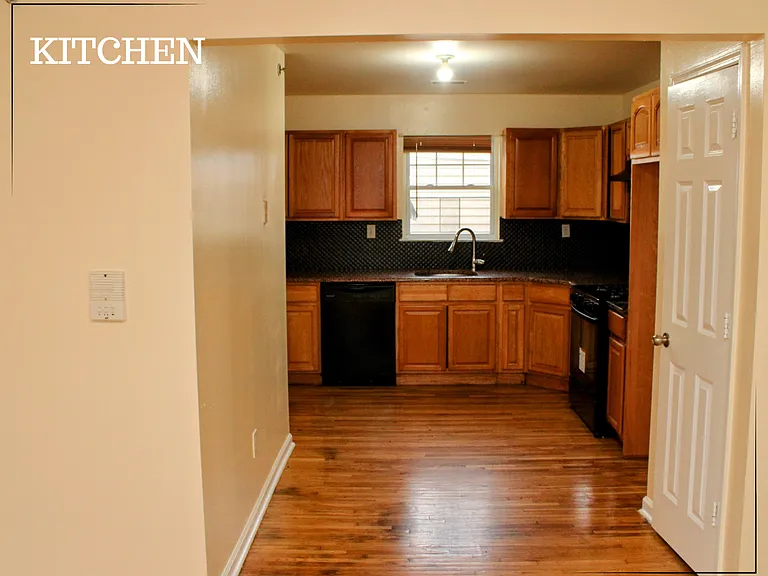 20 Wainwright St #2 — Photo 8
