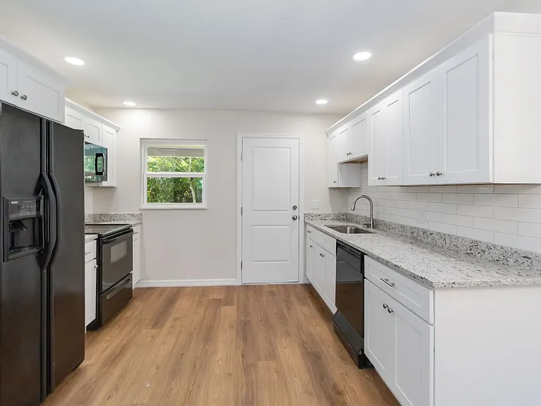 217 Montana Ave — Photo 12
