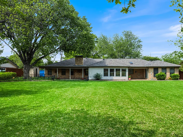 265 E Dove Rd — Photo 46