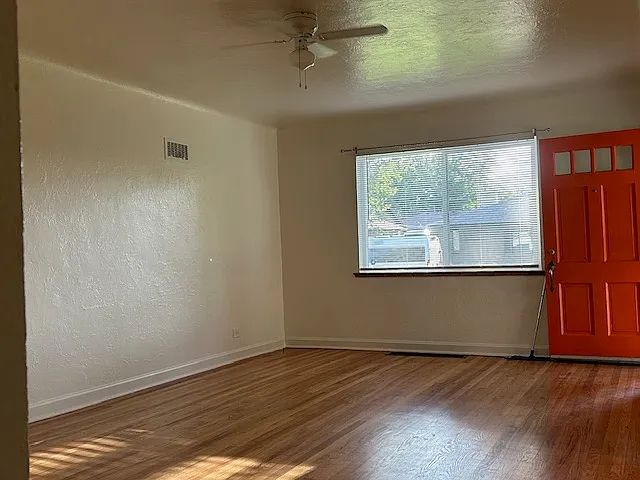 Living Room 12' x 19'
view out front window
ceiling fan, window A/C