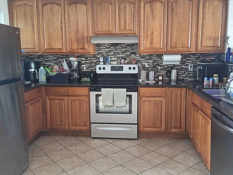 130 Christopher Cir — Photo 2