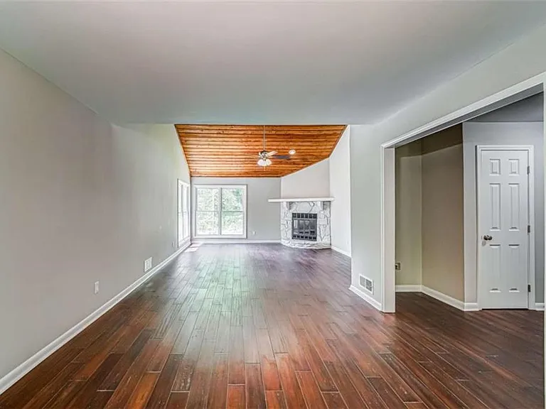 2218 Woodfern Dr — Photo 27