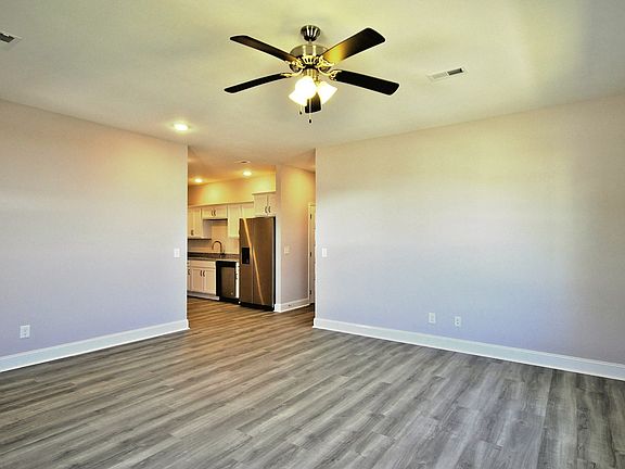 5th image of 199 Bainbridge Dr Unit A