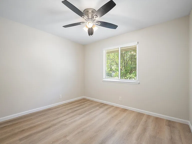 1100 Red Cliff Dr — Photo 29