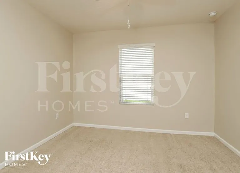 1125 Newton Cir — Photo 12