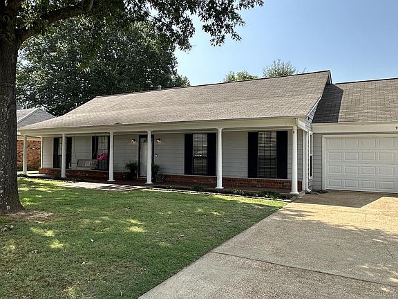 2nd image of 925 White Pine Dr