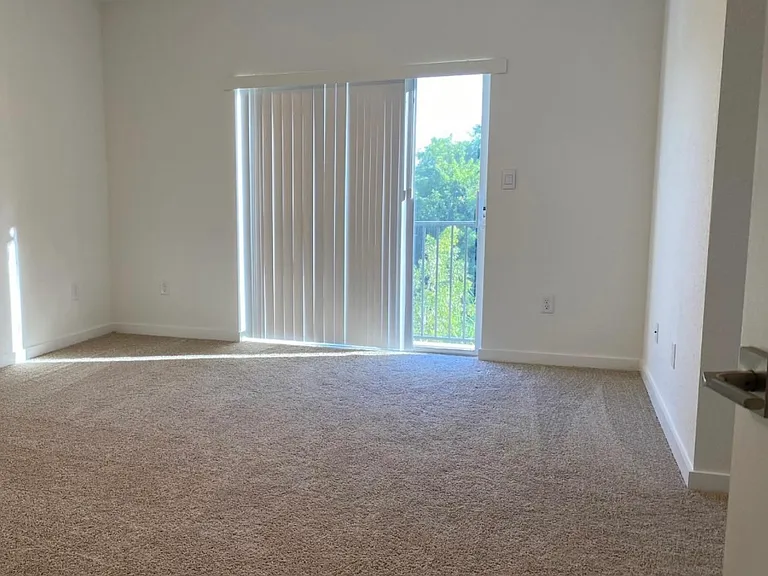 901 SW 168th Ct #3 — Photo 5