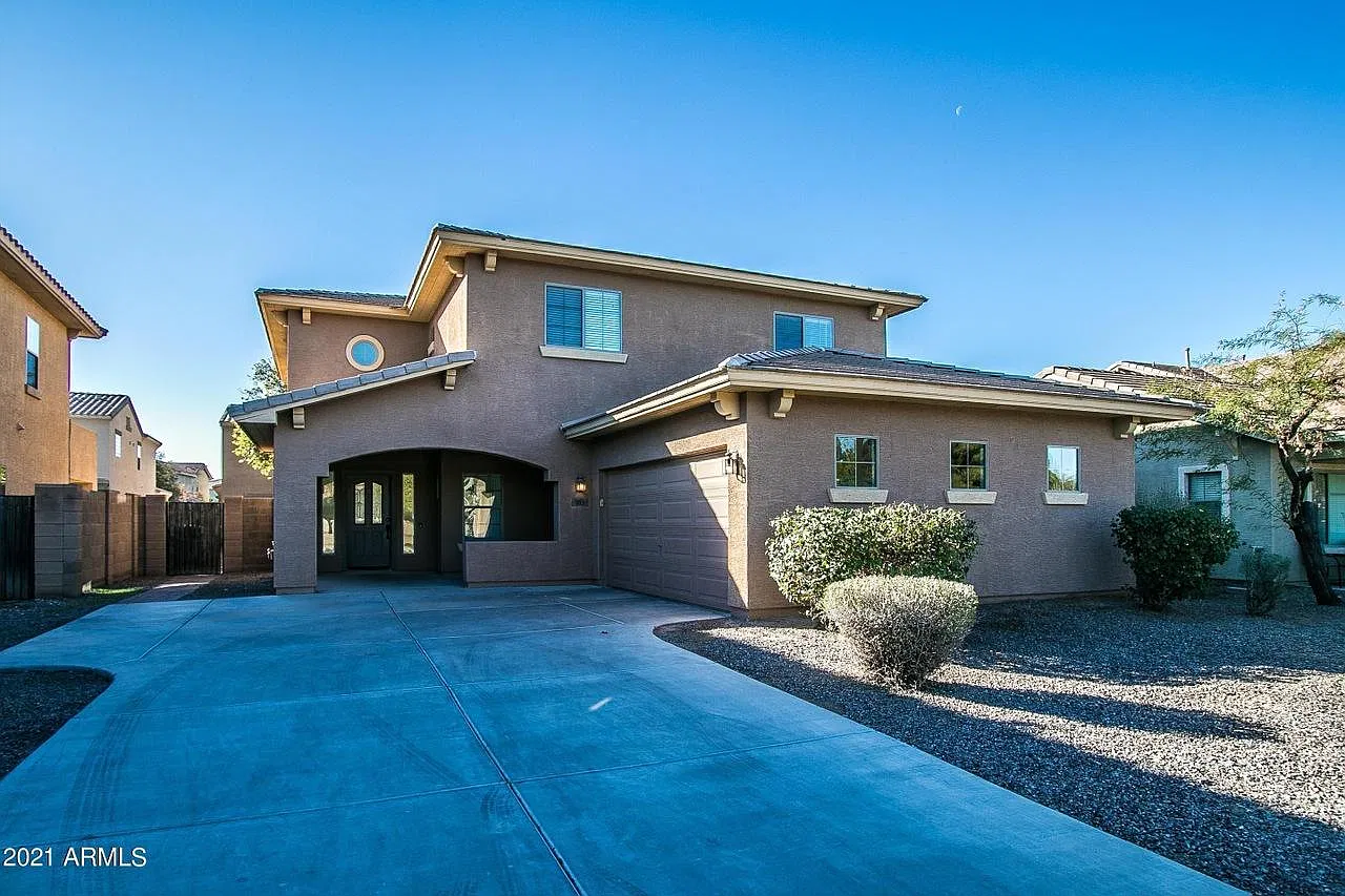 5 bed, 3050 sqft, $3,250 — Photo 1