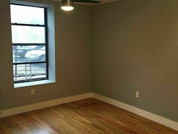 2nd image of 565 W 181st St #5651RE