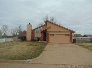 609 W 46th Pl, Sand Springs, OK 74063