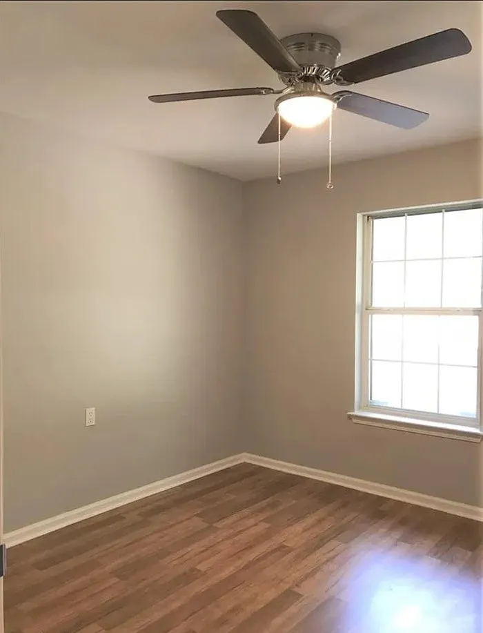 3 bed, 1.5 bath, 1096 sqft, $1,300 — Photo 4