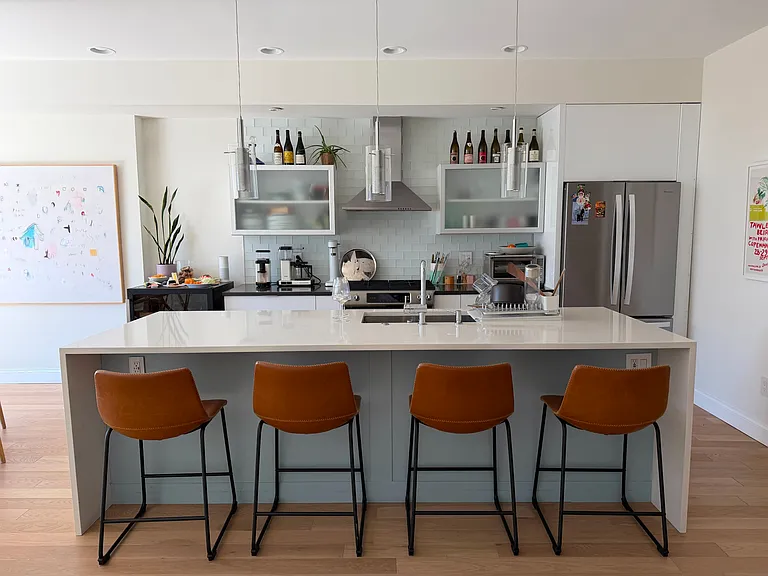 1314 Crease St — Photo 2