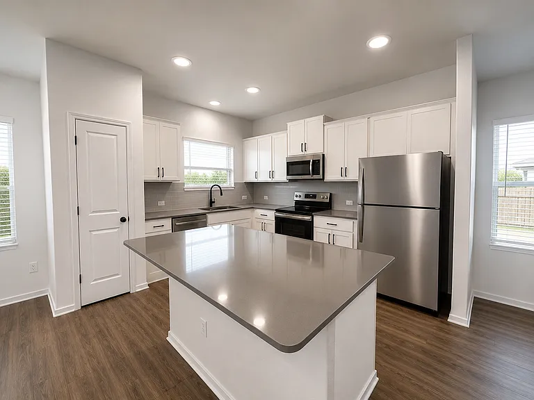 621 Xanadu Dr — Photo 4