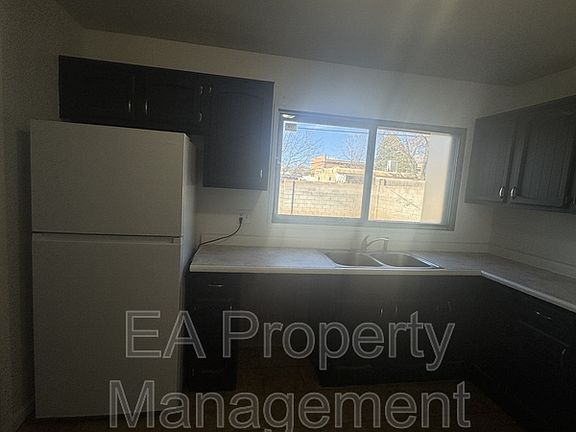 4th image of 10017 Los Arboles Ave NE