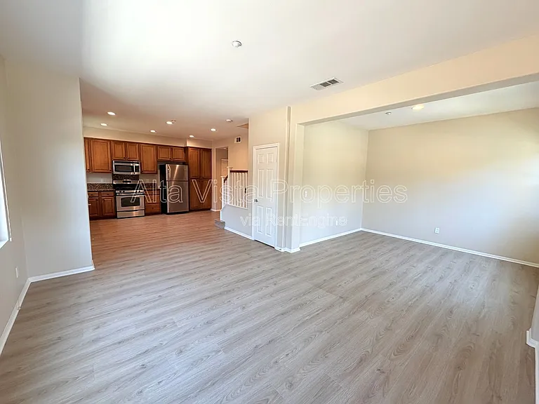 1349 Isabella Way — Photo 10