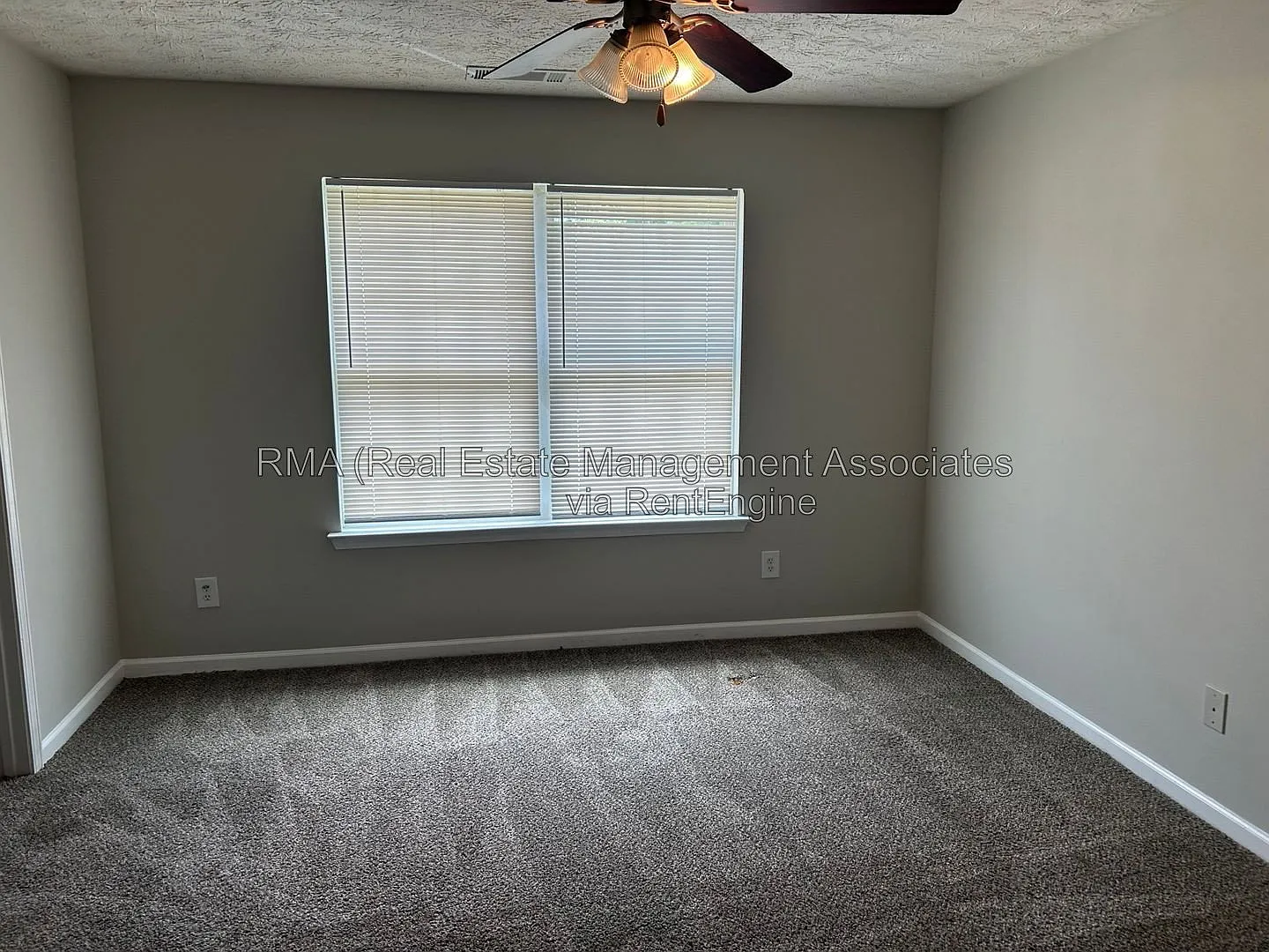 3 bed, 2.5 bath, 1377 sqft, $1,325 — Photo 2