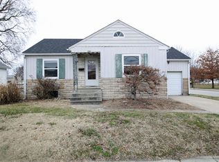 130 W Tydeman Ave, Roxana, IL 62084