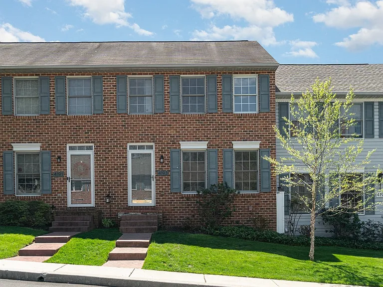 4193 Kittatinny Dr — Photo 1