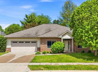 2934 Sterling Dr, Iowa City, IA 52240