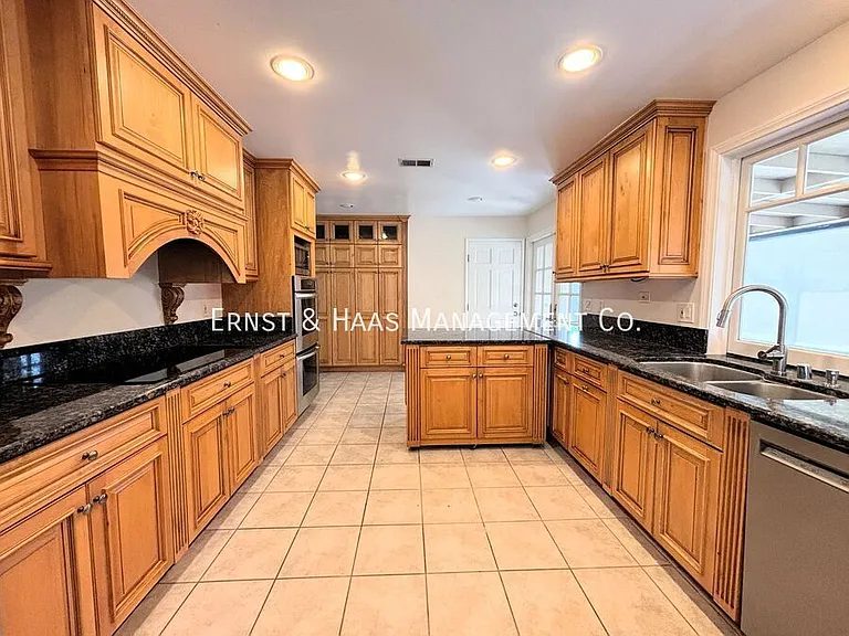 11381 Foster Rd — Photo 8