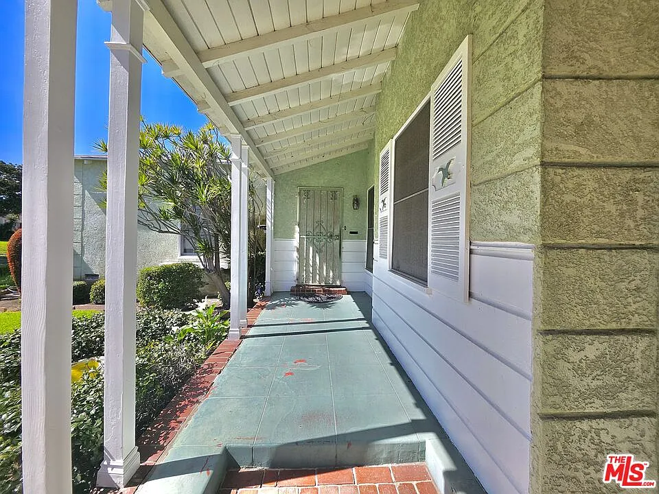 3 bed, 2.0 bath, 1749 sqft, $4,500 — Photo 2