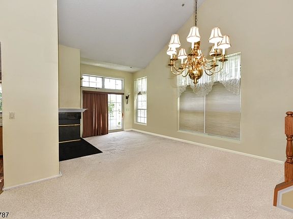 5th image of 1098 Devon Ct #1098