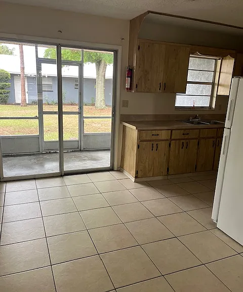 318 E Phoenix St — Photo 3
