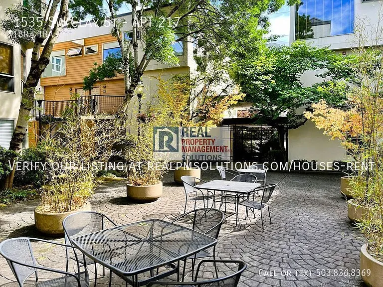 1535 SW Clay St #217 — Photo 40