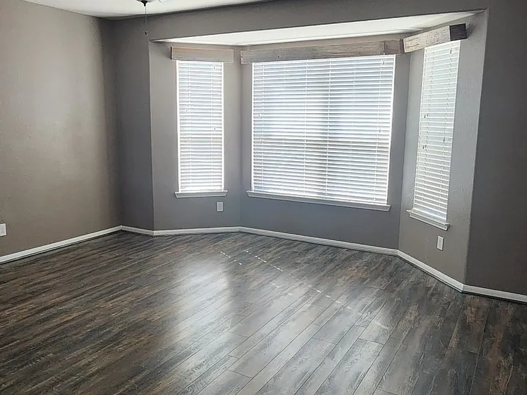 Primary bedroom - Main floor 01