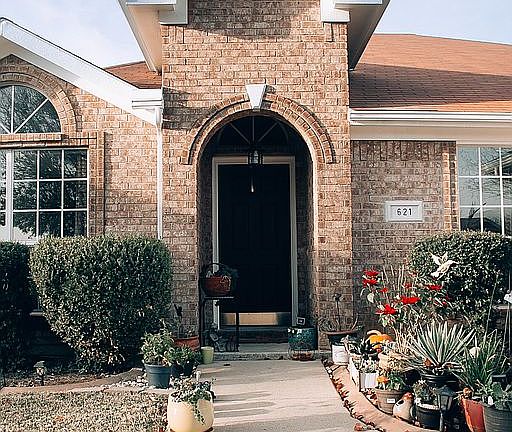 4th image of 621 Joy Ln