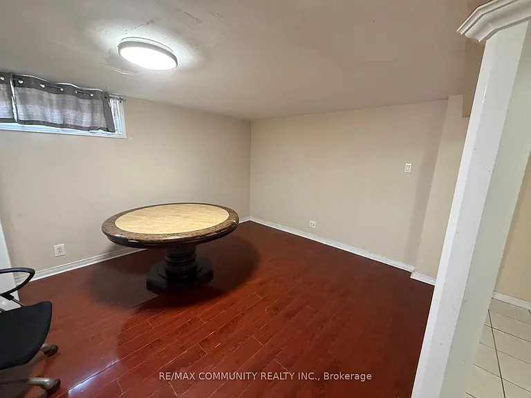52 Grassington Cres #BASEMENT — Photo 8