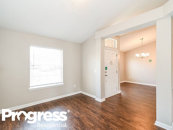 3rd image of 1258 E Summit Oaks Dr