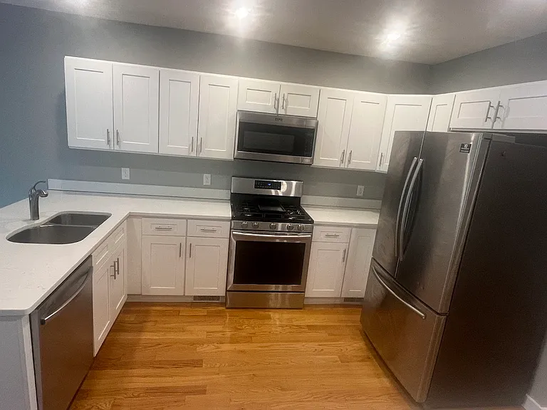 157 Oak St #1R — Photo 3